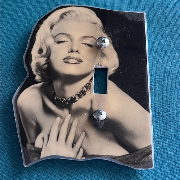 Vintage Marilyn Monroe Electric Family White Light Switch Cover - Picture 1 of 7